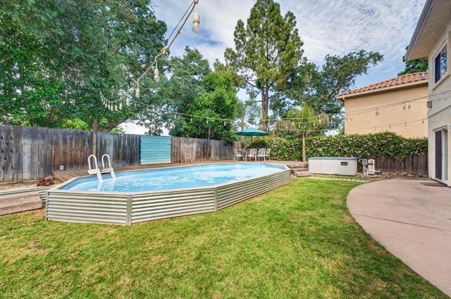 8442 Cobble Creek Ln, Orangevale, CA 95662