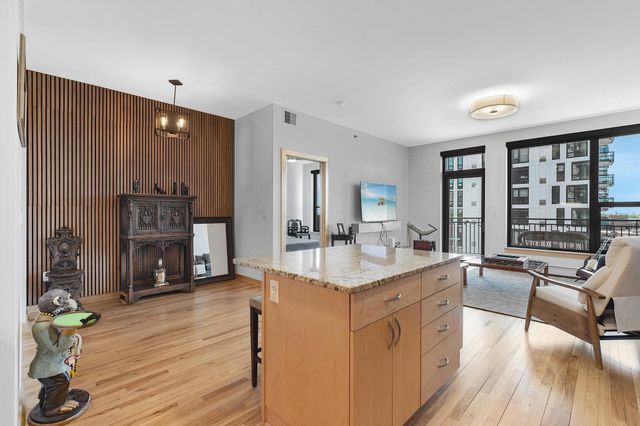 740 Portland Avenue 1005, Minneapolis, MN 55415