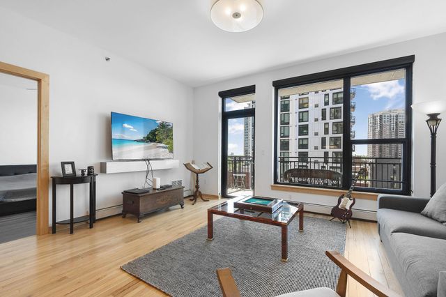 740 Portland Avenue 1005, Minneapolis, MN 55415