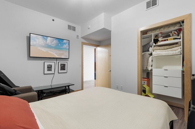 740 Portland Avenue 1005, Minneapolis, MN 55415