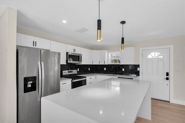 4135 SHORE ACRES BOULEVARD NE, St Petersburg, FL 33703