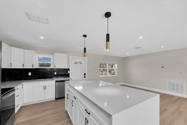 4135 SHORE ACRES BOULEVARD NE, St Petersburg, FL 33703