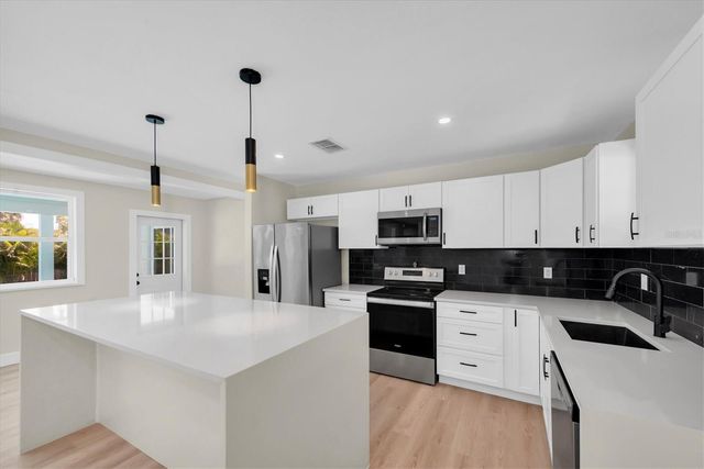 4135 SHORE ACRES BOULEVARD NE, St Petersburg, FL 33703