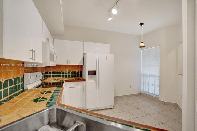 15825 SW 3rd Ct 103, Pembroke Pines, FL 33027