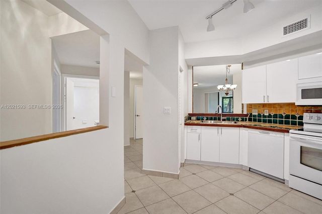 15825 SW 3rd Ct 103, Pembroke Pines, FL 33027