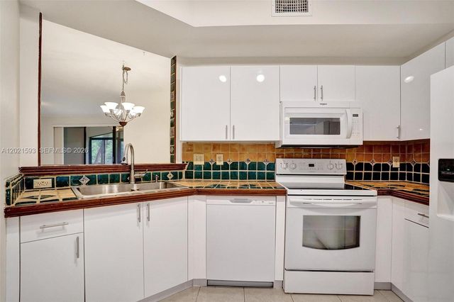 15825 SW 3rd Ct 103, Pembroke Pines, FL 33027