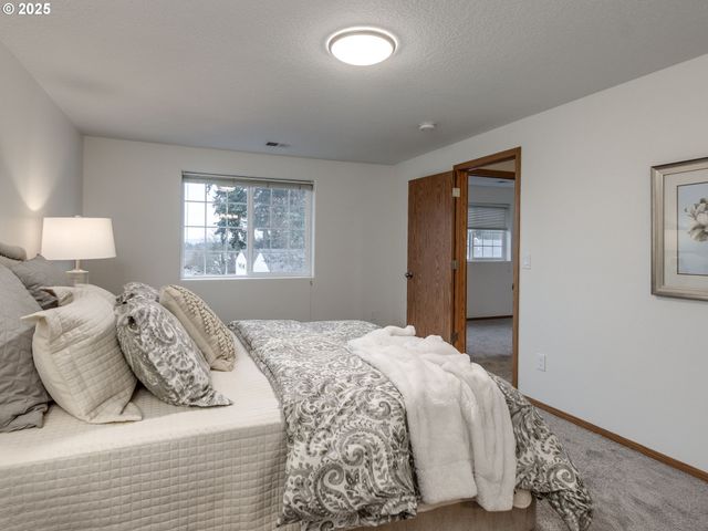 15360 Sw LEXINGTON Ln, Beaverton, OR 97007