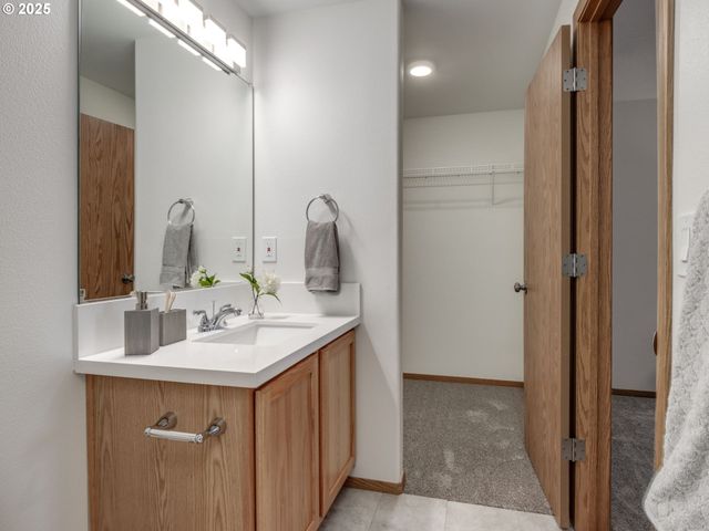 15360 Sw LEXINGTON Ln, Beaverton, OR 97007