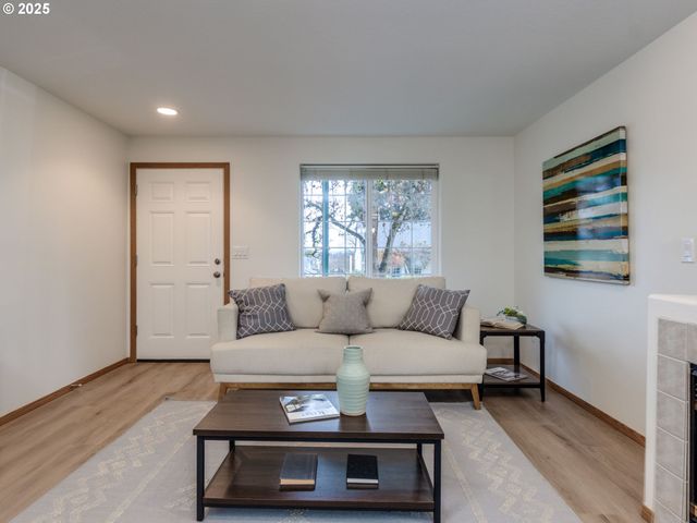 15360 Sw LEXINGTON Ln, Beaverton, OR 97007