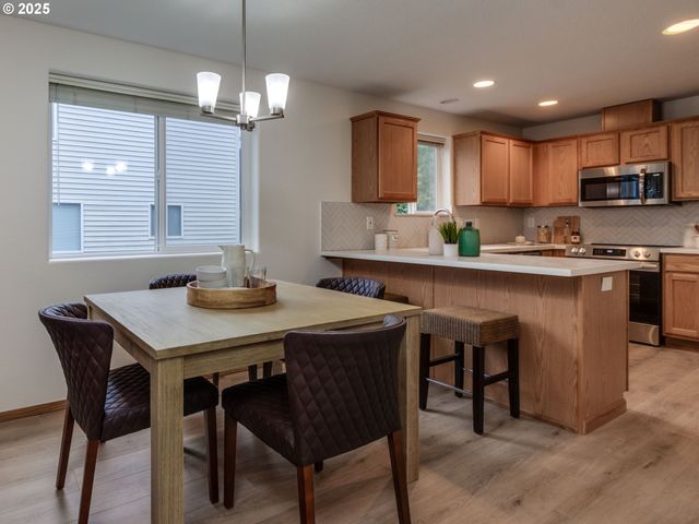 15360 Sw LEXINGTON Ln, Beaverton, OR 97007