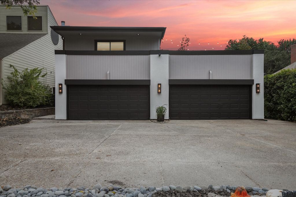 4919 Bryce Avenue, Fort Worth, TX 76107