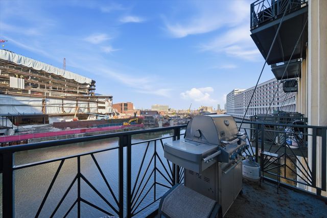 758 N Larrabee Street 208, Chicago, IL 60610