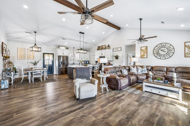 1869 Taurus Farm Rd, Lafayette, TN 37083