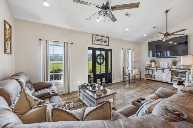 1869 Taurus Farm Rd, Lafayette, TN 37083