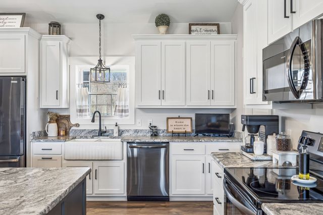 1869 Taurus Farm Rd, Lafayette, TN 37083