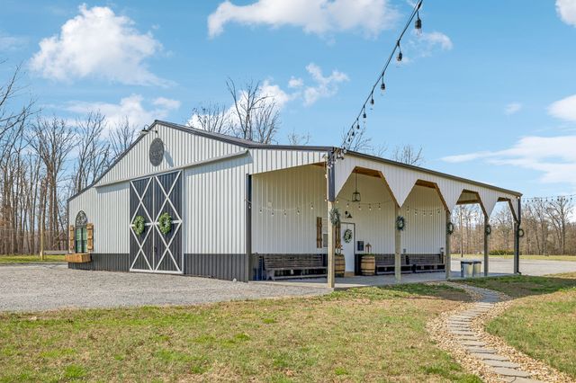 1869 Taurus Farm Rd, Lafayette, TN 37083