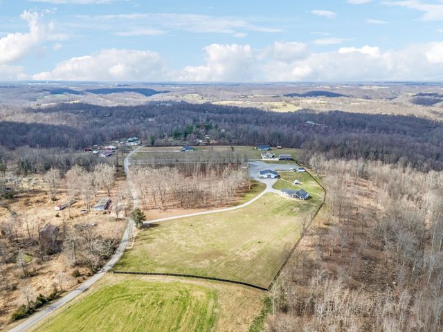 1869 Taurus Farm Rd, Lafayette, TN 37083