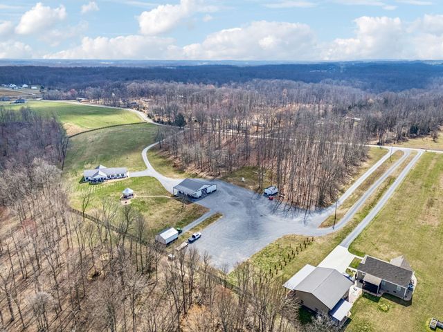 1869 Taurus Farm Rd, Lafayette, TN 37083