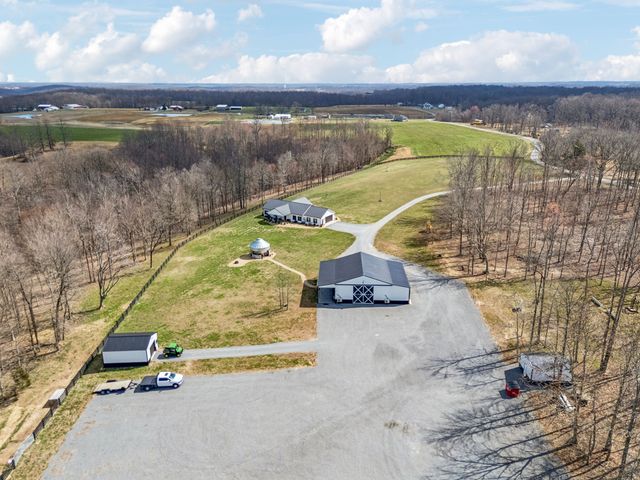 1869 Taurus Farm Rd, Lafayette, TN 37083