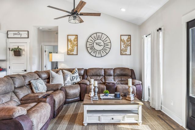 1869 Taurus Farm Rd, Lafayette, TN 37083