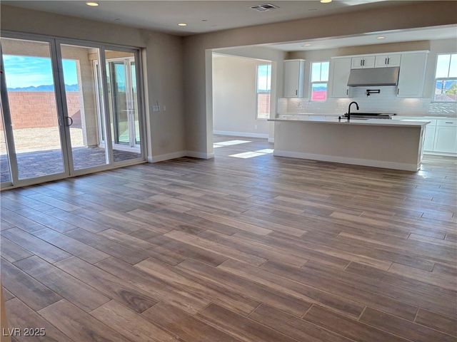 8836 Spencer Garrett Street, Las Vegas, NV 89113