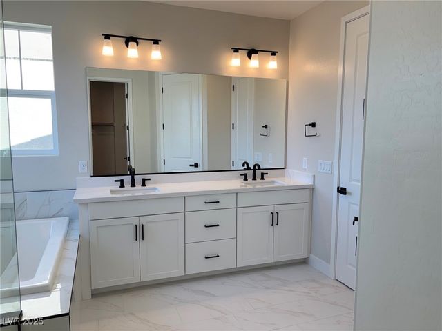 8836 Spencer Garrett Street, Las Vegas, NV 89113