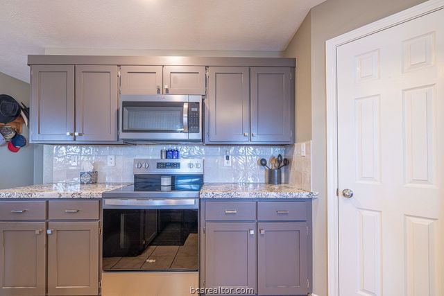 7374 Harris Lane, Bryan, TX 77808