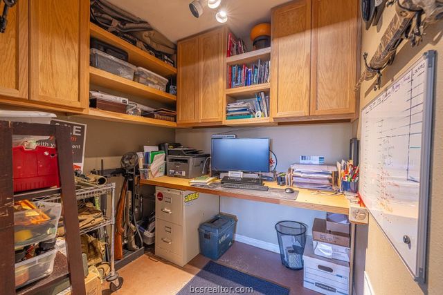 7374 Harris Lane, Bryan, TX 77808