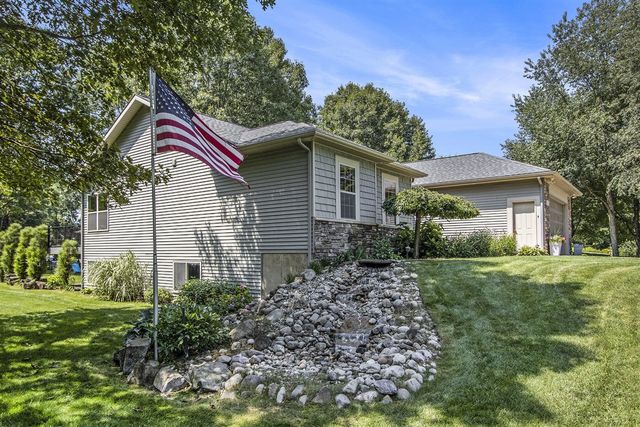 12031 Sandstone Drive, Wayland, MI 49348