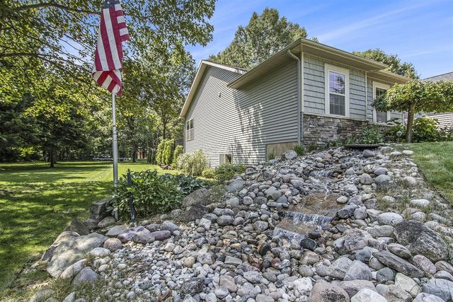12031 Sandstone Drive, Wayland, MI 49348