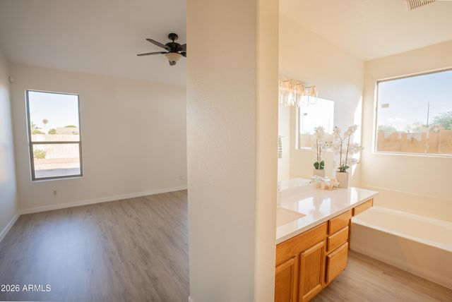 7123 N 82nd Lane, Glendale, AZ 85303