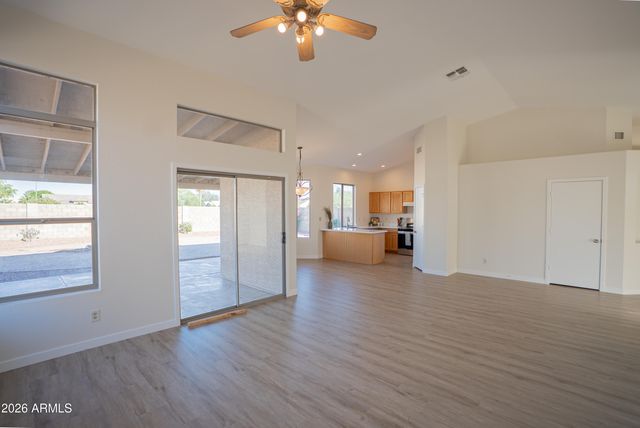 7123 N 82nd Lane, Glendale, AZ 85303