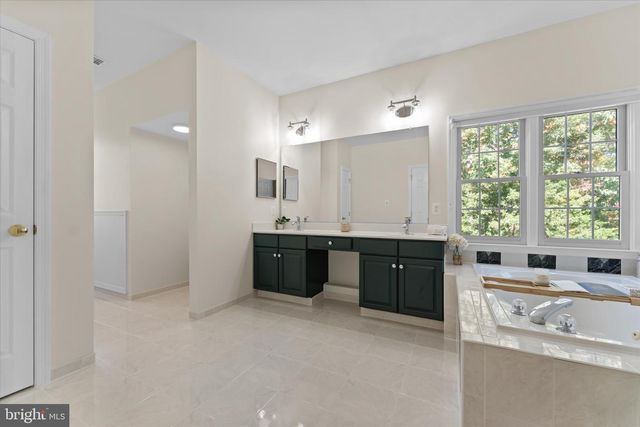 6401 NOBLE ROCK CT, Clifton, VA 20124