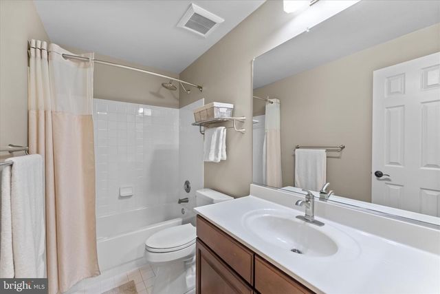 6401 NOBLE ROCK CT, Clifton, VA 20124