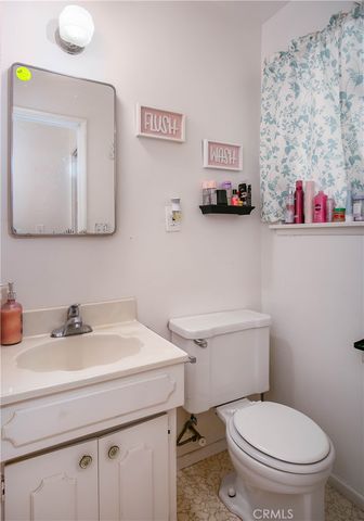 1017 W Avenue H8, Lancaster, CA 93534
