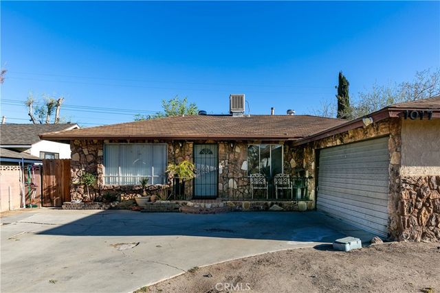 1017 W Avenue H8, Lancaster, CA 93534