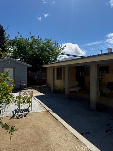 1017 W Avenue H8, Lancaster, CA 93534