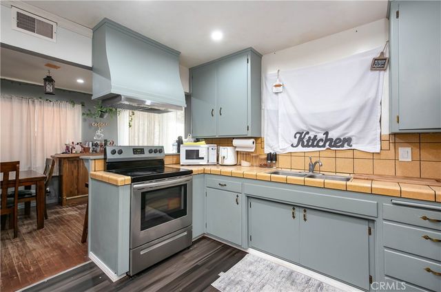 1017 W Avenue H8, Lancaster, CA 93534
