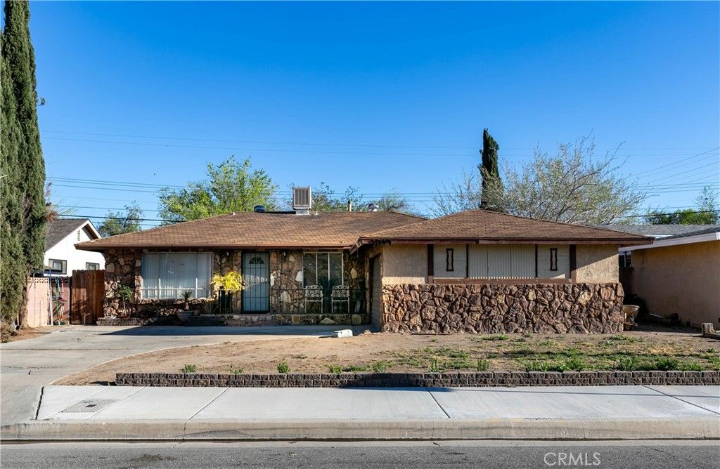 1017 W Avenue H8, Lancaster, CA 93534