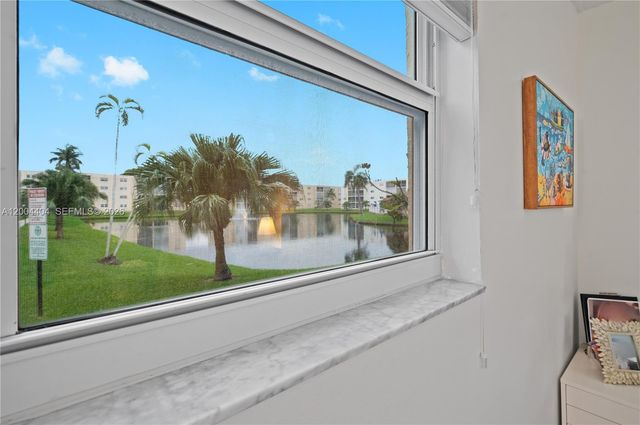 424 SE 10th St 104, Dania Beach, FL 33004