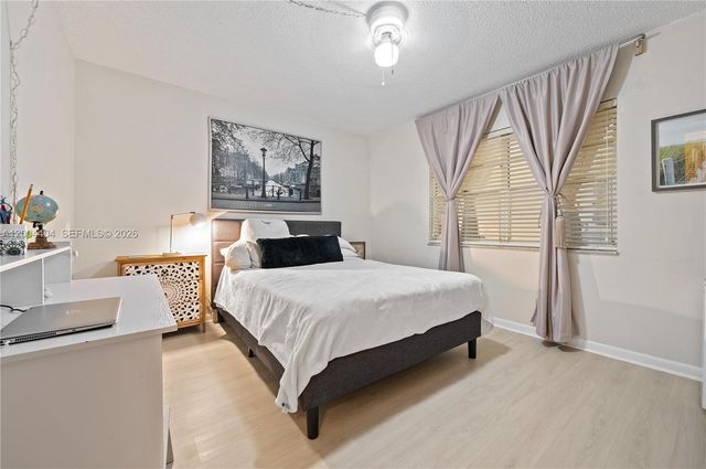 424 SE 10th St 104, Dania Beach, FL 33004