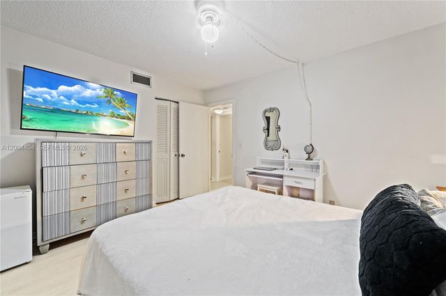 424 SE 10th St 104, Dania Beach, FL 33004