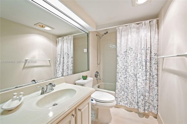 424 SE 10th St 104, Dania Beach, FL 33004