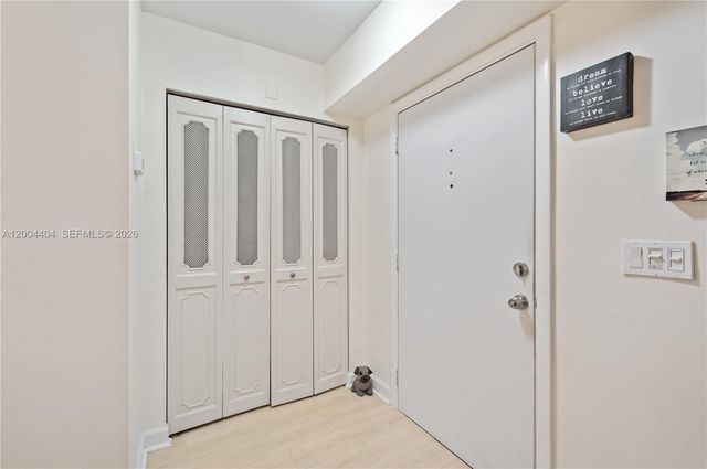 424 SE 10th St 104, Dania Beach, FL 33004