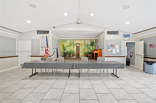 424 SE 10th St 104, Dania Beach, FL 33004