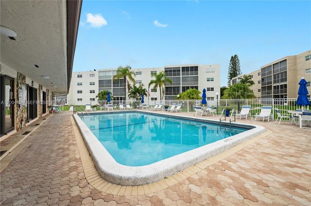 424 SE 10th St 104, Dania Beach, FL 33004