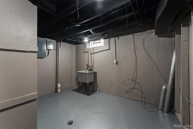 8245 Roosevelt Street, Taylor, MI 48180