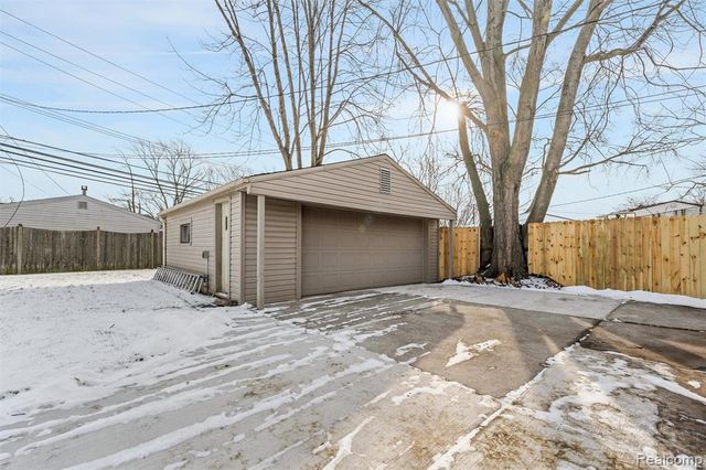 8245 Roosevelt Street, Taylor, MI 48180