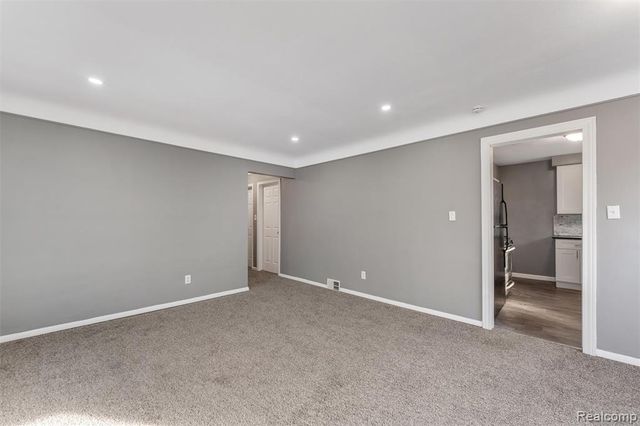 8245 Roosevelt Street, Taylor, MI 48180