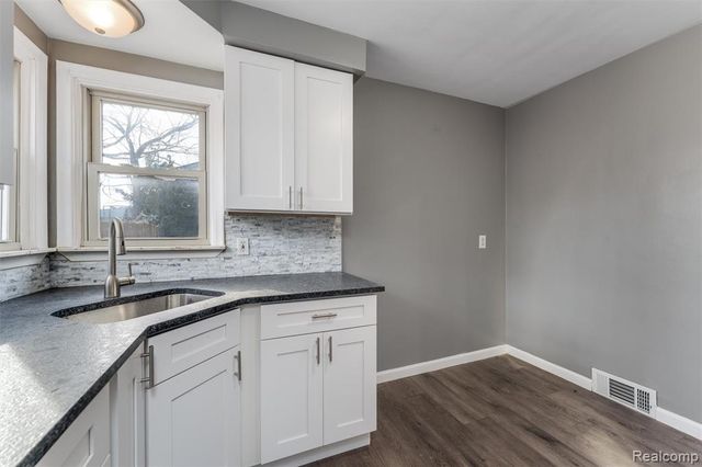 8245 Roosevelt Street, Taylor, MI 48180